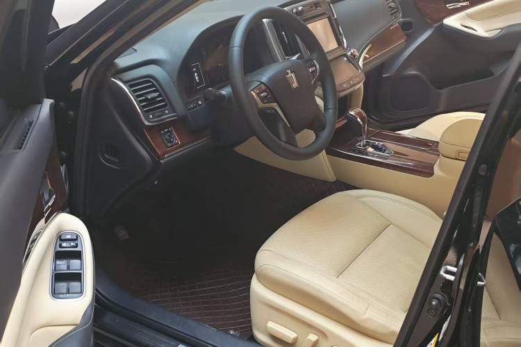 Used Toyota Crown 2015 2.0T Fashion Edition Left Front Seat