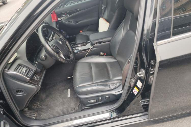 Used Toyota Crown 2015 2.0T Fashion Edition Left Front Seat