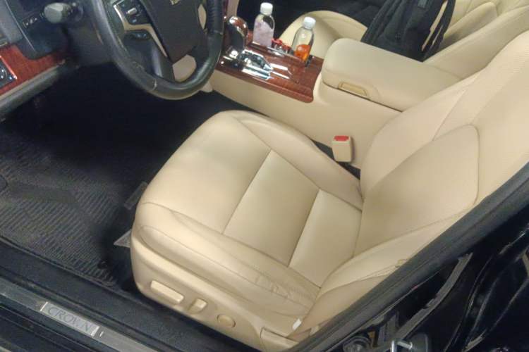 Used Toyota Crown 2015 2.0T Fashion Edition Left Front Seat