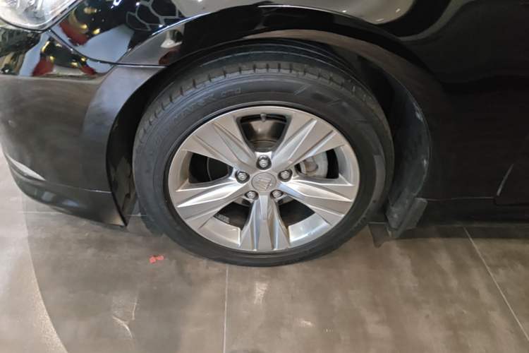 Used Toyota Crown 2015 2.0T Fashion Edition Left Front Wheel Hub