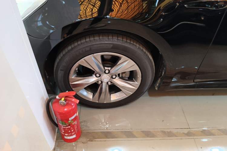 Used Toyota Crown 2015 2.0T Fashion Edition Left Front Wheel Hub