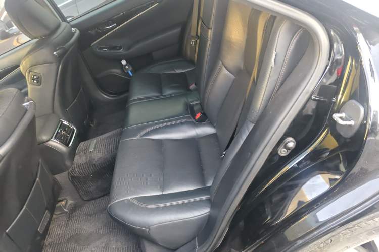 Used Toyota Crown 2015 2.0T Premium Edition Left Rear Seat