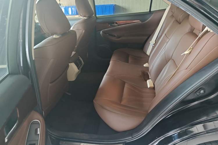 Used Toyota Crown 2015 2.0T Pioneer Edition Left Rear Seat