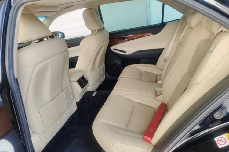 Used Toyota Crown 2015 2.0T Elite Edition Left Rear Seat