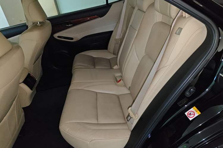 Used Toyota Crown 2015 2.0T Fashion Edition Left Rear Seat