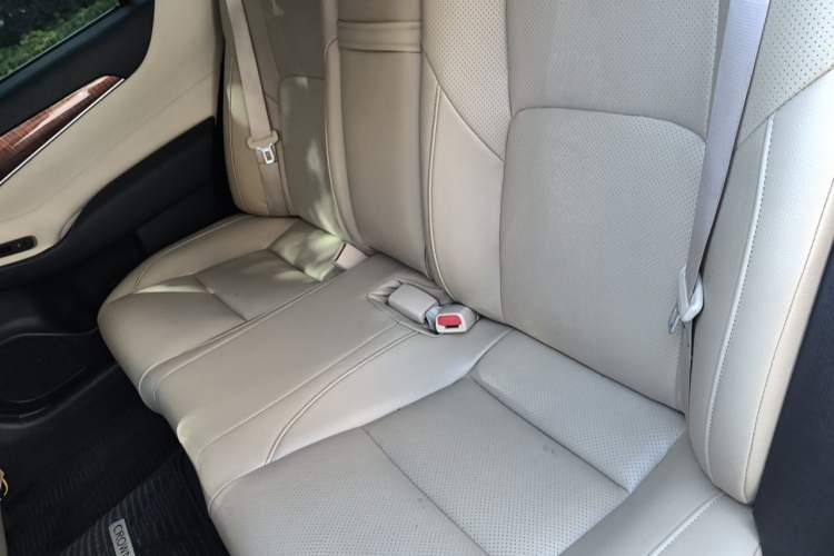 Used Toyota Crown 2015 2.0T Pioneer Edition Left Rear Seat