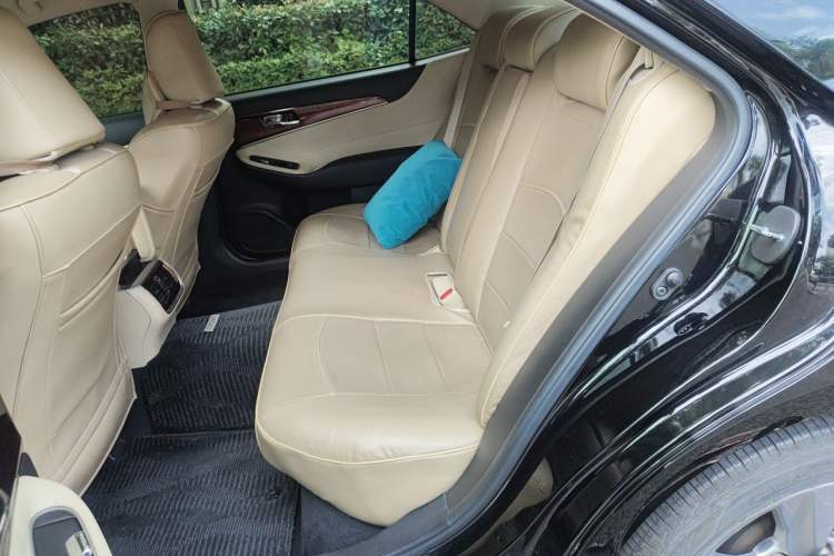 Used Toyota Crown 2015 2.5L Executive Edition Left Rear Seat