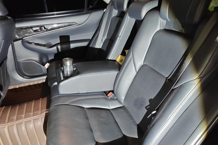 Used Toyota Crown 2015 2.0T Fashion Edition Left Rear Seat