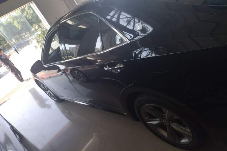 Used Toyota Crown 2015 2.0T Fashion Edition Left Side