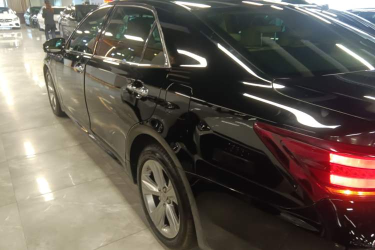 Used Toyota Crown 2015 2.0T Fashion Edition Left Side