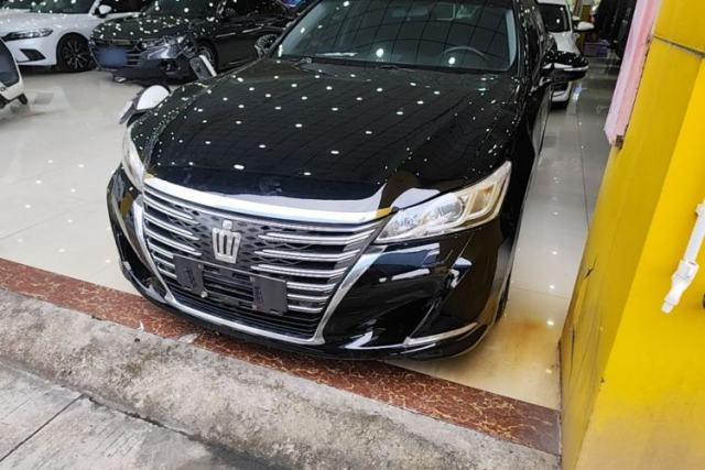 Toyota Crown 2015 2.0T Fashion Edition usata