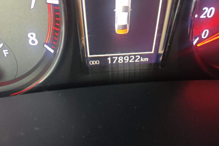 Used Toyota Crown 2015 2.0T Premium Edition Odometer Close Up