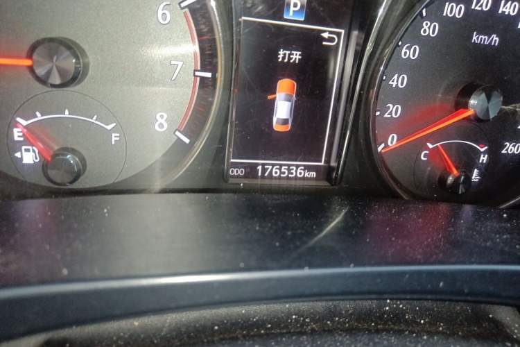 Used Toyota Crown 2015 2.0T Elite Edition Odometer Close Up