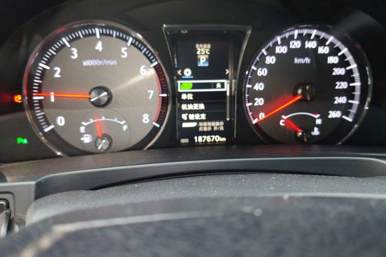 Used Toyota Crown 2015 2.0T Fashion Edition Odometer Close Up