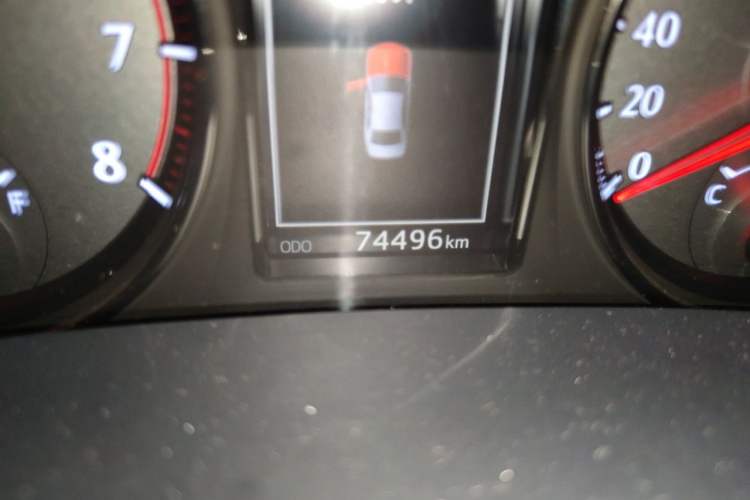 Used Toyota Crown 2015 2.0T Fashion Edition Odometer Close Up