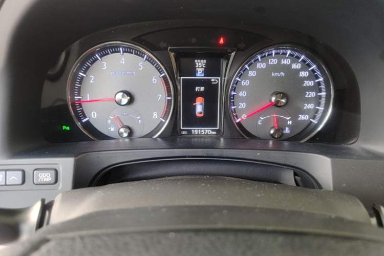 Used Toyota Crown 2015 2.0T Elite Edition Odometer Close Up