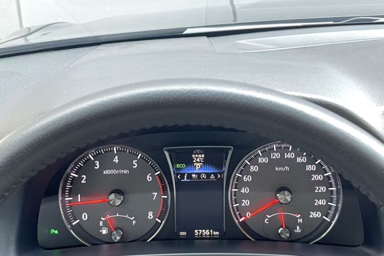 Used Toyota Crown 2015 2.0T Fashion Edition Odometer Close Up