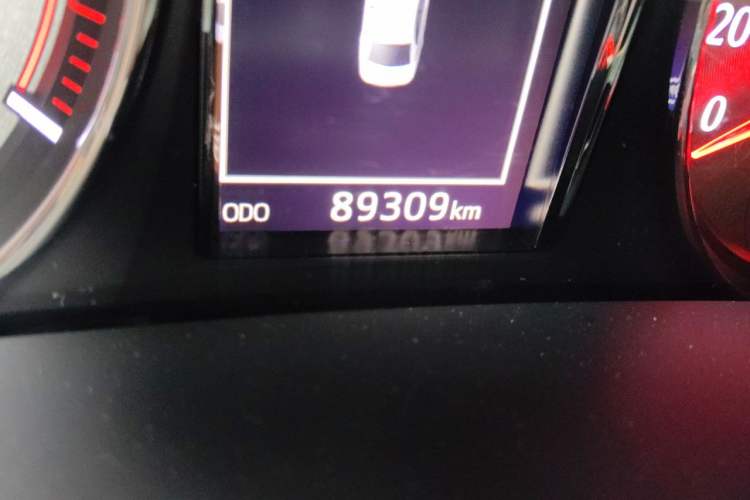 Used Toyota Crown 2015 2.0T Fashion Edition Odometer Close Up