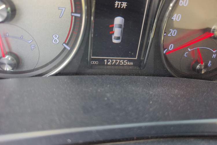 Used Toyota Crown 2015 2.0T Fashion Edition Odometer Close Up