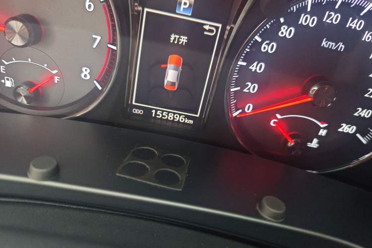 Used Toyota Crown 2015 2.0T Fashion Edition Odometer Close Up