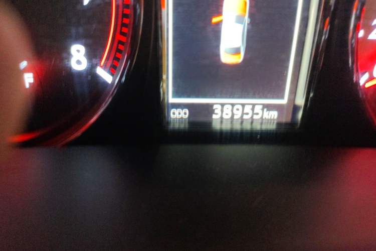 Used Toyota Crown 2015 2.0T Premium Edition Odometer Close Up