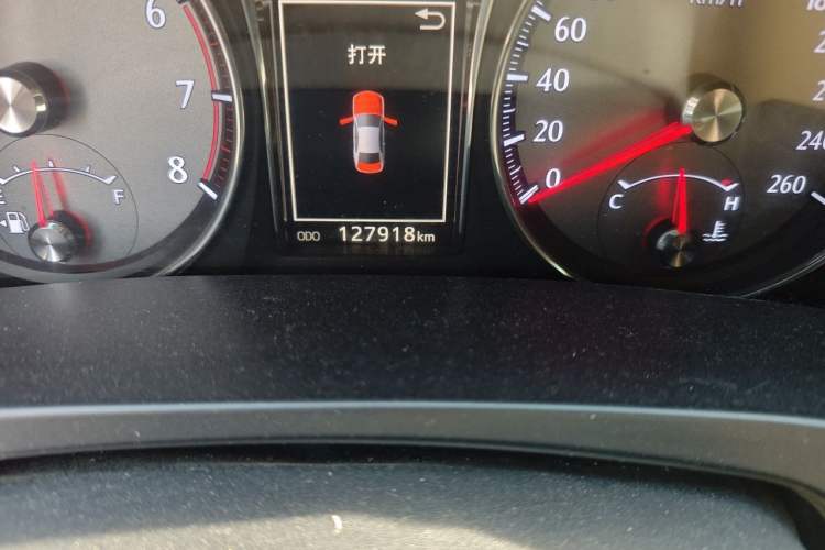 Used Toyota Crown 2015 2.0T Fashion Edition Odometer Close Up