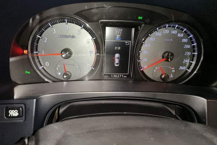 Used Toyota Crown 2015 2.0T Fashion Edition Odometer Close Up