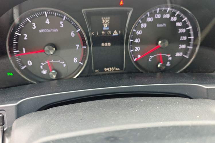 Used Toyota Crown 2015 2.0T Fashion Edition Odometer Close Up