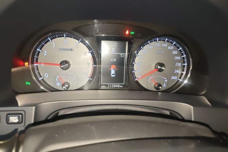 Used Toyota Crown 2015 2.5L Elite Edition Odometer Close Up