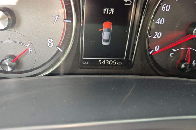 Used Toyota Crown 2015 2.0T Premium Edition Odometer Close Up