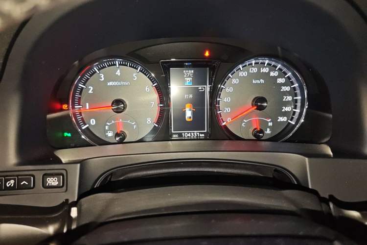 Used Toyota Crown 2015 2.0T Fashion Edition Odometer Close Up