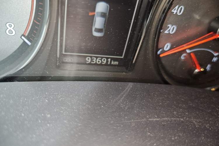Used Toyota Crown 2015 2.0T Fashion Edition Odometer Close Up