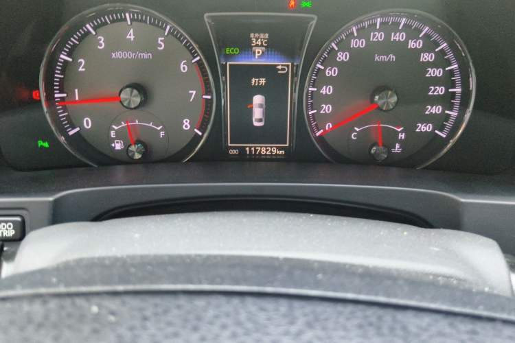 Used Toyota Crown 2015 2.0T Fashion Edition Odometer Close Up