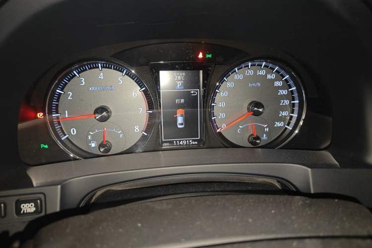 Used Toyota Crown 2015 2.0T Fashion Edition Odometer Close Up