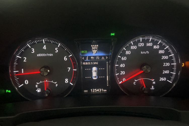 Used Toyota Crown 2015 2.0T Fashion Edition Odometer Close Up