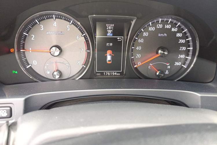 Used Toyota Crown 2015 2.5L Smart Edition Odometer Close Up