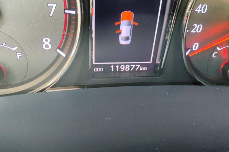 Used Toyota Crown 2015 2.0T Fashion Edition Odometer Close Up