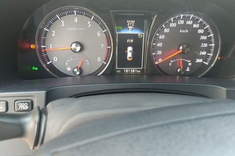 Used Toyota Crown 2015 2.5L Smart Edition Odometer Close Up