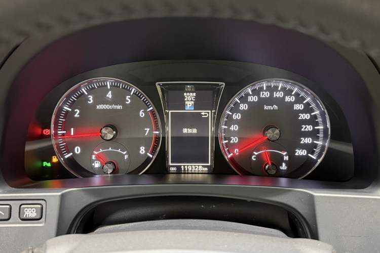 Used Toyota Crown 2015 2.0T Fashion Edition Odometer Close Up