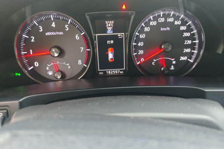 Used Toyota Crown 2015 2.0T Fashion Edition Odometer Close Up