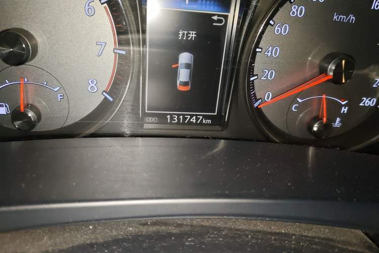 Used Toyota Crown 2015 2.0T Fashion Edition Odometer Close Up