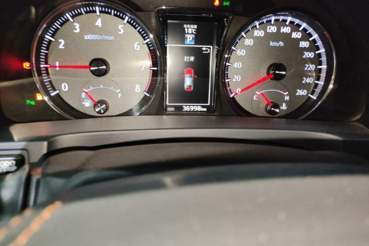 Used Toyota Crown 2015 2.5L Smart Edition Odometer Close Up
