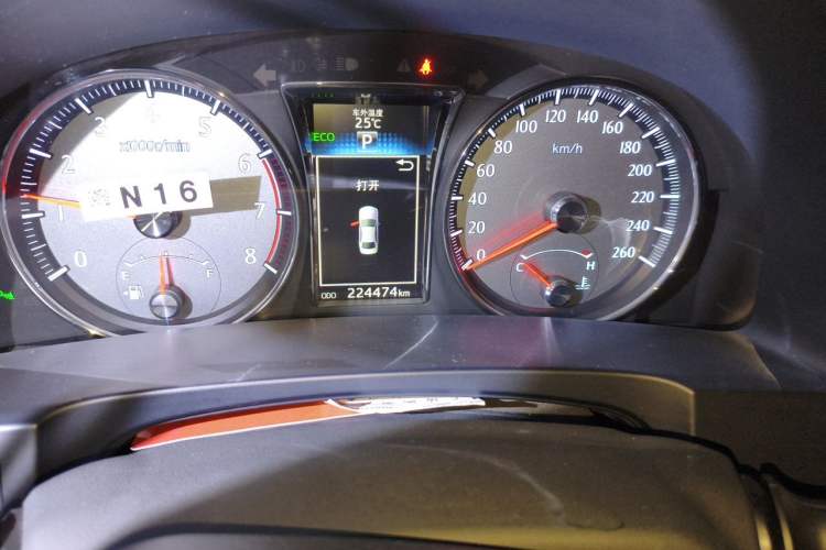 Used Toyota Crown 2015 2.0T Fashion Edition Odometer Close Up