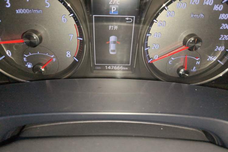 Used Toyota Crown 2015 2.5L Smart Edition Odometer Close Up