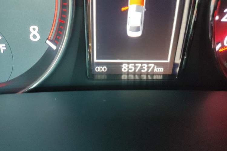 Used Toyota Crown 2015 2.0T Fashion Edition Odometer Close Up