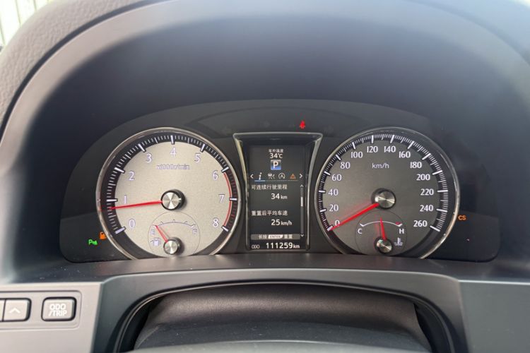 Used Toyota Crown 2015 2.0T Fashion Edition Odometer Close Up