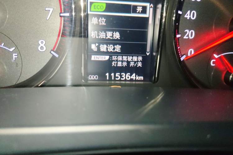 Used Toyota Crown 2015 2.0T Fashion Edition Odometer Close Up