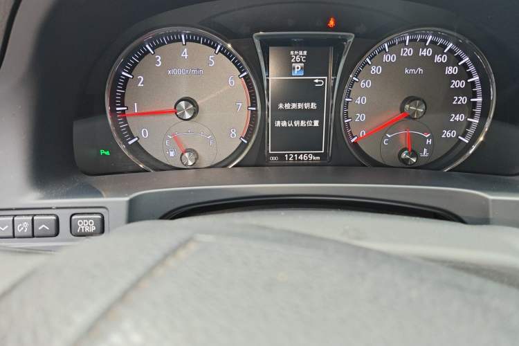 Used Toyota Crown 2015 2.0T Fashion Edition Odometer Close Up