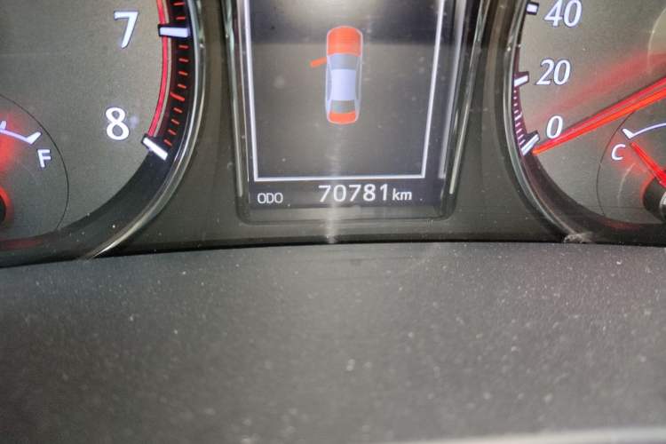 Used Toyota Crown 2015 2.0T Fashion Edition Odometer Close Up