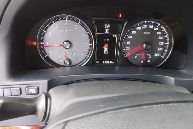 Used Toyota Crown 2015 2.5L Executive Edition Odometer Close Up